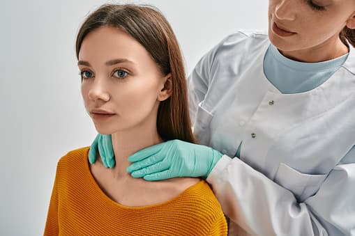 O exame físico da tireoide é de suma importância investigativa